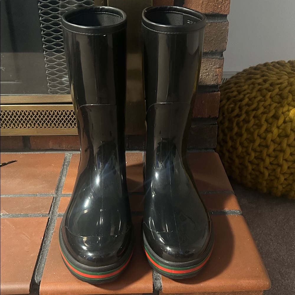 Gucci Black Rubber Boots with Red and Green Stripes - Picture 5 of 6